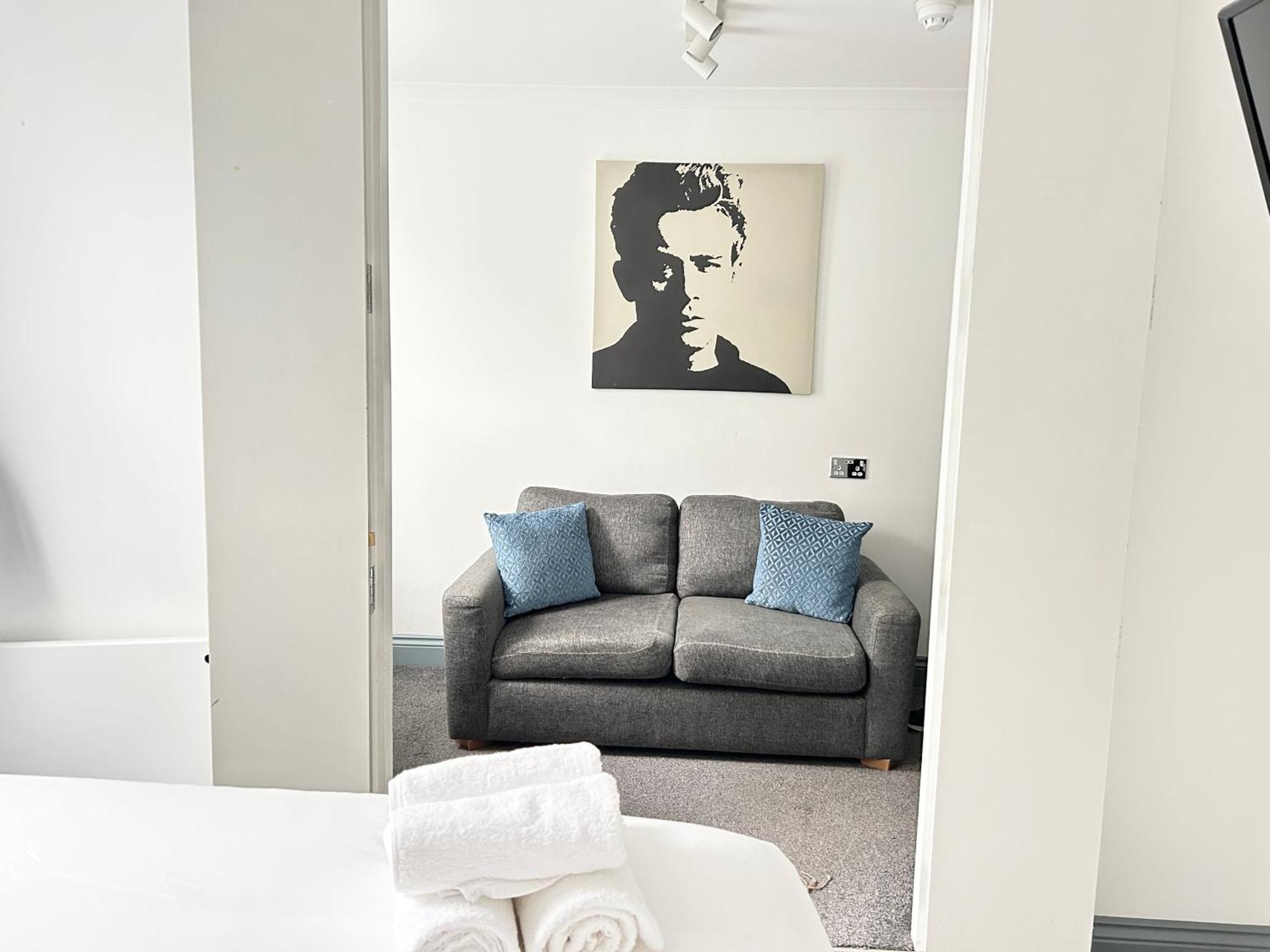 The Dome Aparthotel Лондон Екстериор снимка
